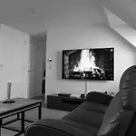 Apartmán Stunning Two-bedroom At A3ree, Free Parking, Near Cribbs Causeway Mall *
