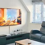 Stunning Two-bedroom At A3ree, Free Parking, Near Cribbs Causeway Mall Apartmán