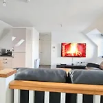 Stunning Two-bedroom At A3ree, Free Parking, Near Cribbs Causeway Mall * بريستول