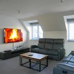 Stunning Two-bedroom At A3ree, Free Parking, Near Cribbs Causeway Mall * بريستول