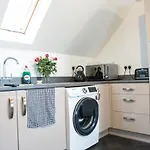 Stunning Two-bedroom At A3ree, Free Parking, Near Cribbs Causeway Mall *
