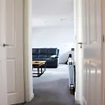 Stunning Two-bedroom At A3ree, Free Parking, Near Cribbs Causeway Mall Διαμέρισμα *
