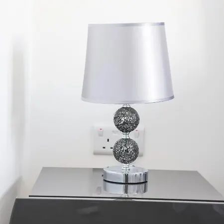 Stunning Two-bedroom At A3ree, Free Parking, Near Cribbs Causeway Mall *