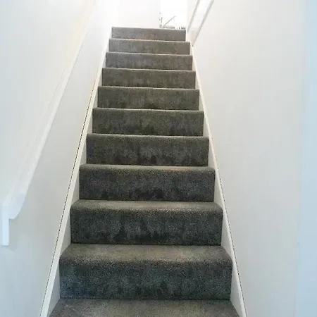Lejlighed 148 Mansell Road *