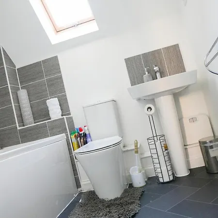 Stunning Two-bedroom At A3ree, Free Parking, Near Cribbs Causeway Mall