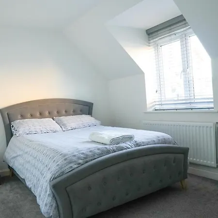 Stunning Two-bedroom At A3ree, Free Parking, Near Cribbs Causeway Mall 브리스틀