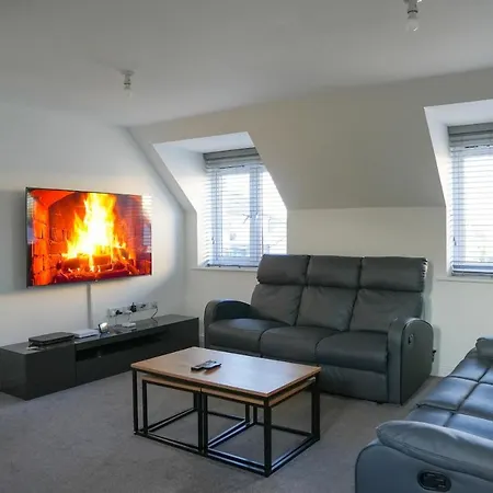 Stunning Two-bedroom At A3ree, Free Parking, Near Cribbs Causeway Mall * Bristol