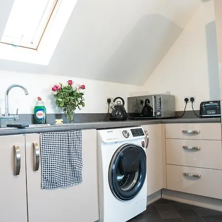 Stunning Two-bedroom At A3ree, Free Parking, Near Cribbs Causeway Mall *