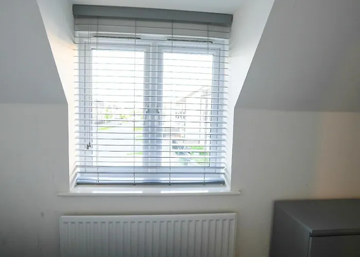 Stunning Two-bedroom At A3ree, Free Parking, Near Cribbs Causeway Mall *