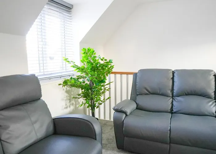 Апартаменти Stunning Two-bedroom At A3ree, Free Parking, Near Cribbs Causeway Mall