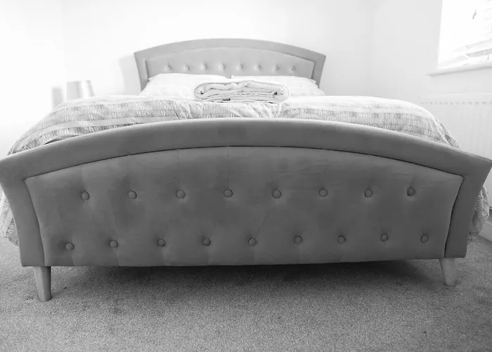 Апартаменти Stunning Two-bedroom At A3ree, Free Parking, Near Cribbs Causeway Mall Бристоль