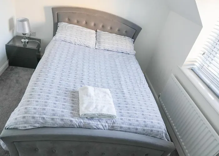 Stunning Two-bedroom At A3ree, Free Parking, Near Cribbs Causeway Mall *