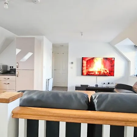 Stunning Two-bedroom At A3ree, Free Parking, Near Cribbs Causeway Mall * Bristol