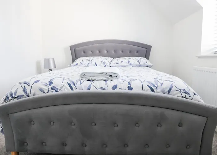 Apartament Stunning Two-bedroom At A3ree, Free Parking, Near Cribbs Causeway Mall