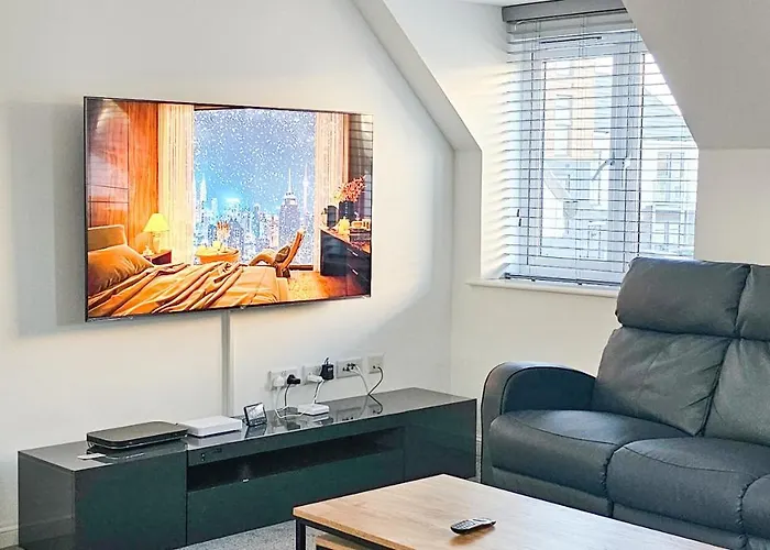 Stunning Two-bedroom At A3ree, Free Parking, Near Cribbs Causeway Mall Apartament