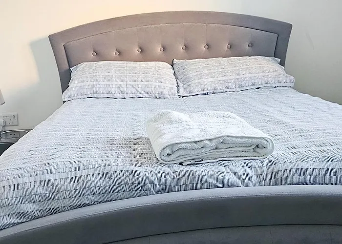 Апартаменты Stunning Two-bedroom At A3ree, Free Parking, Near Cribbs Causeway Mall *