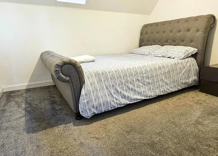 Apartament Stunning Two-bedroom At A3ree, Free Parking, Near Cribbs Causeway Mall *