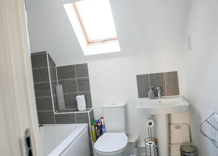 Stunning Two-bedroom At A3ree, Free Parking, Near Cribbs Causeway Mall Apartament