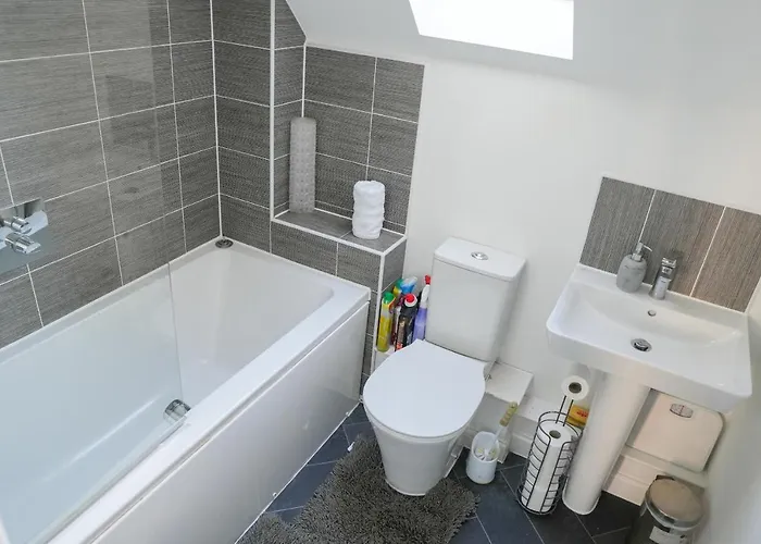 Apartament Stunning Two-bedroom At A3ree, Free Parking, Near Cribbs Causeway Mall