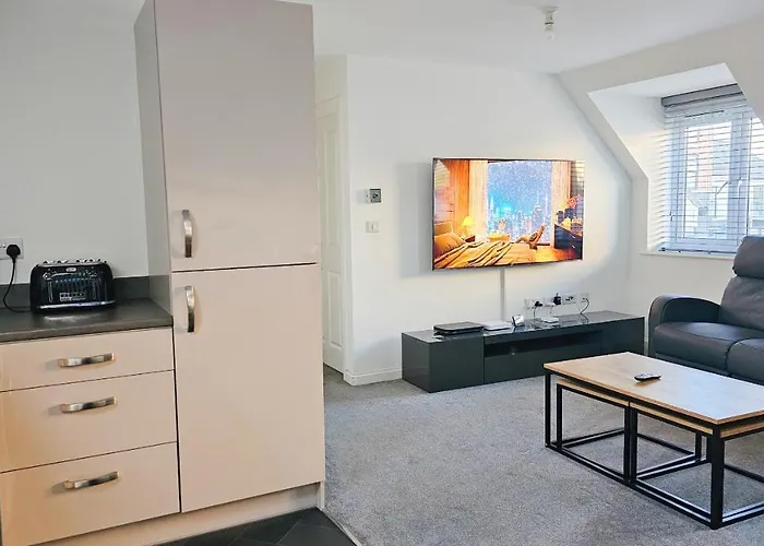 Апартаменты Stunning Two-bedroom At A3ree, Free Parking, Near Cribbs Causeway Mall