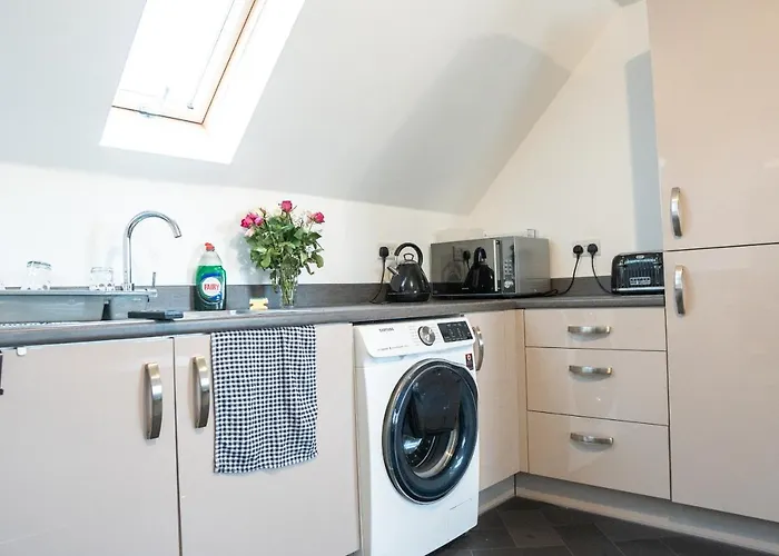 Stunning Two-bedroom At A3ree, Free Parking, Near Cribbs Causeway Mall *