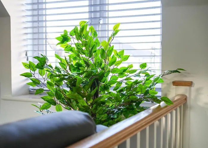 Stunning Two-bedroom At A3ree, Free Parking, Near Cribbs Causeway Mall *